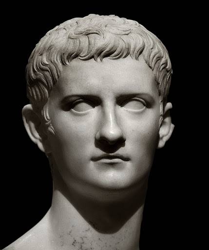 Împăratul Caligula unul din sadicii notorii ai istoriei lumii