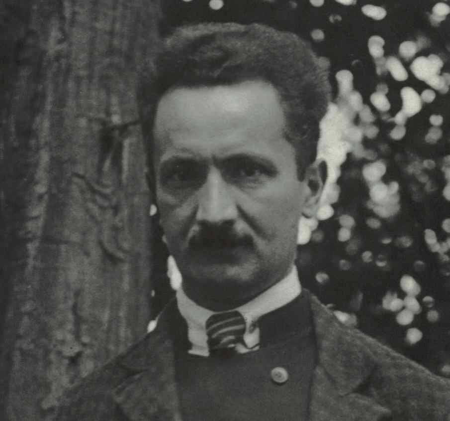Martin Heidegger și umanitatea care se află permanent în metafizică
