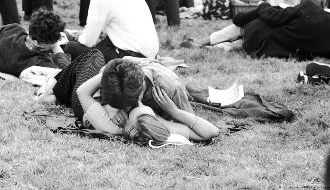 Revoluția sexuală a anilor 1960. Libertatea trupului între hippie, muzică psihedelică și anticoncepționale