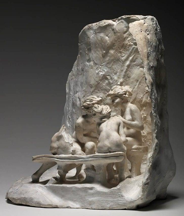 În ciuda influenței pregătirii lui Rodin, arta Camille Claudel este în întregime a ei. Într-o analiză a operei lui Claudel, savantul Angela Ryan atrage atenția asupra afinității sale pentru „subiectul corp-minte unificat” care a divergut de limbajul corpului falocentric al contemporanilor săi; în sculpturile ei, femeile sunt subiecte spre deosebire de obiectele sexuale. În monumentala Sakountala (1888), cunoscută și sub numele de Vertume et Pomone, Claudel descrie corpurile înlănțuite ale unui cuplu celebru din mitul hindus cu un ochi îndreptat spre dorința și senzualitatea reciprocă. În mâinile ei, linia dintre masculin și feminin se estompează într-o singură sărbătoare a spiritualității corporale.