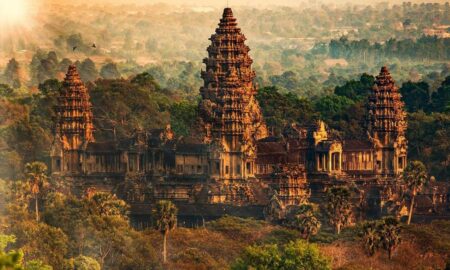Angkor Wat Bijuteria coroanei din Cambodgia
