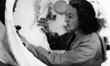 Barbara Hepworth și teoria legată de importanța atingerii