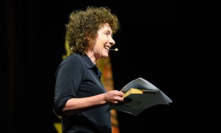 Jeanette Winterson, De ce să fii fericită când poți fi normală?