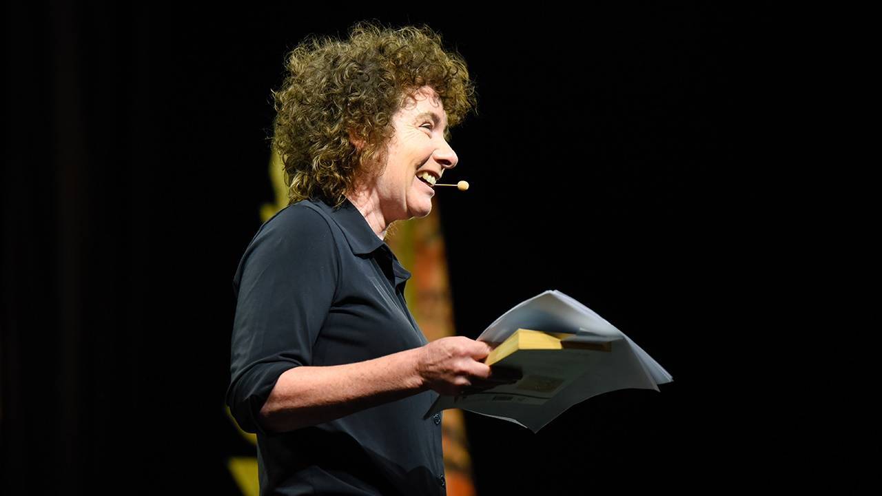 Jeanette Winterson, De ce să fii fericită când poți fi normală?