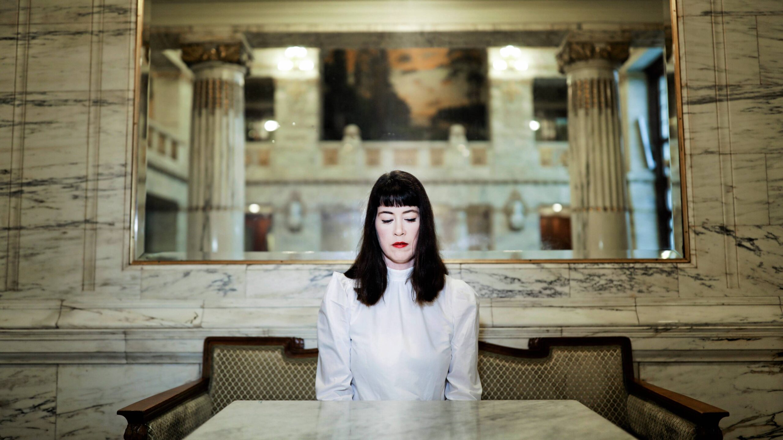 Linda Boström Knausgård, Bine ai venit în America!