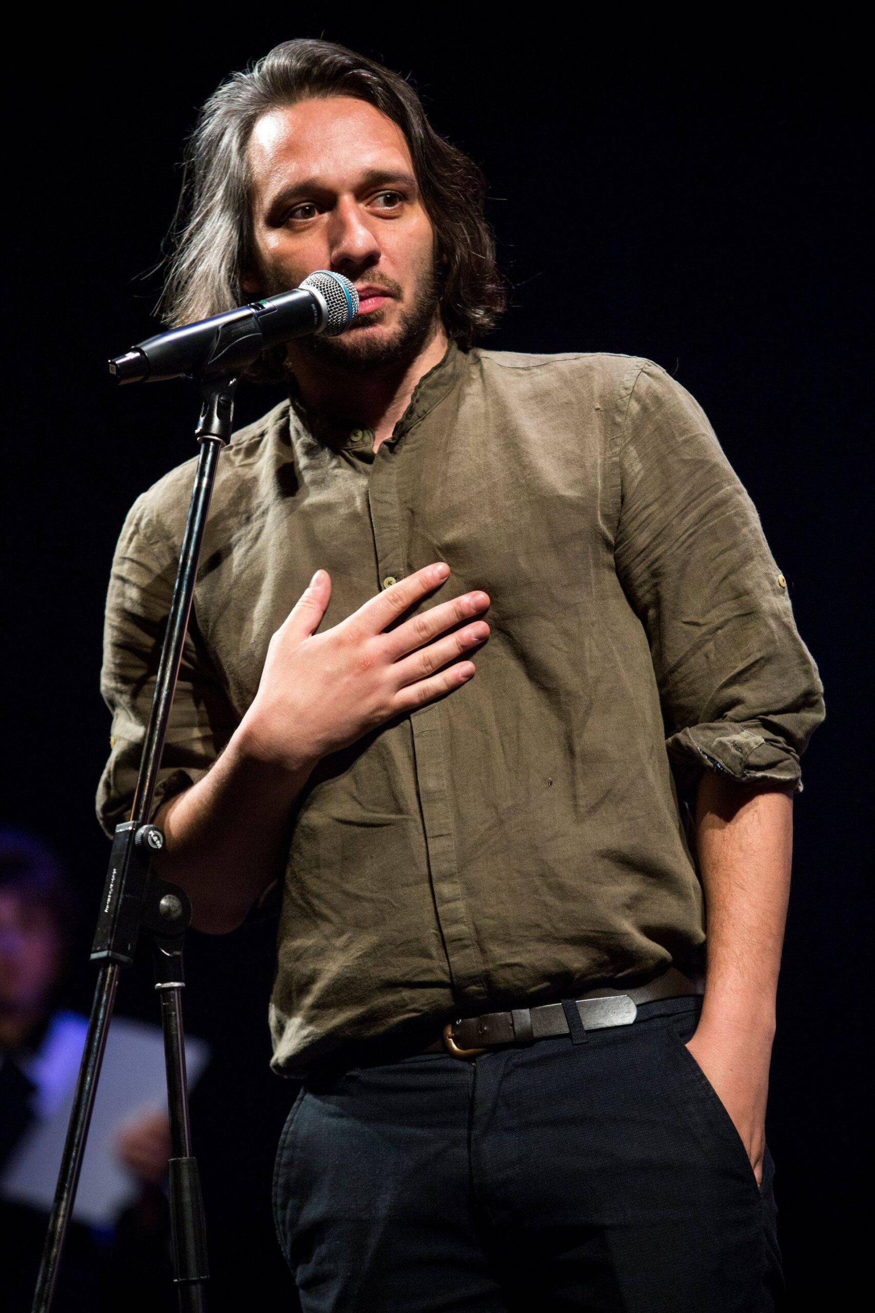 Robert Gabriel Elekes, o dronă care să mă vrea în sfârșit doar pe mine