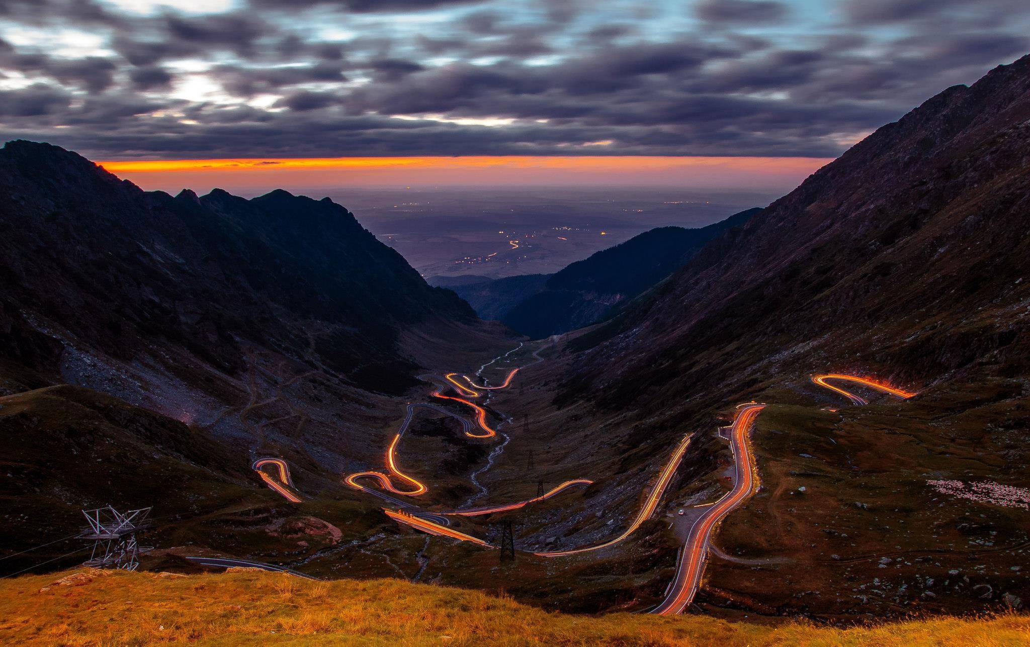 47 de ani de la inaugurarea Transfăgărășanului. Povestea neștiută a unuia dintre cele mai frumoase drumuri din Europa