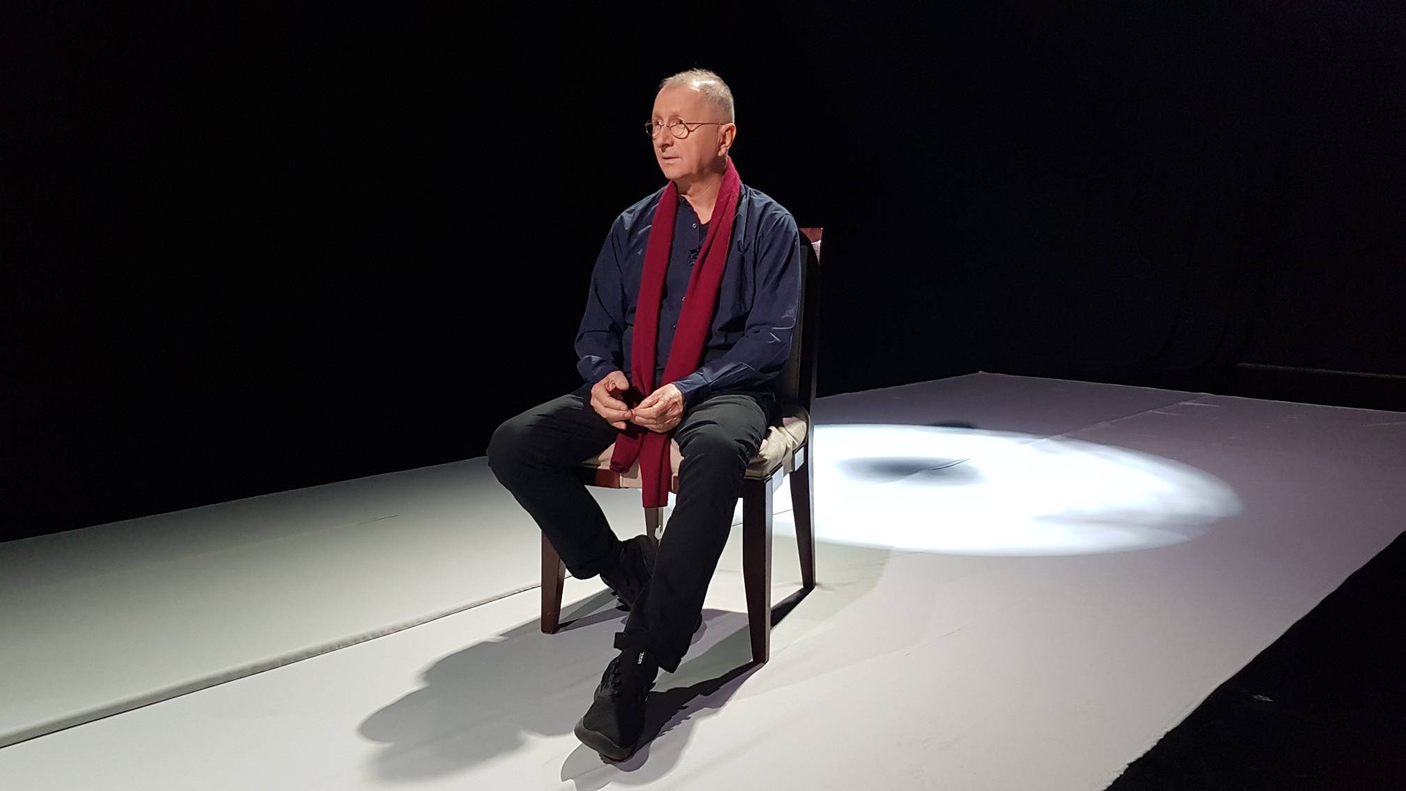 „Cand intrati dumneavoastra pe scena, parca intra mai multi!” – Nocturne, cu Horatiu Malaele, la TVR 1