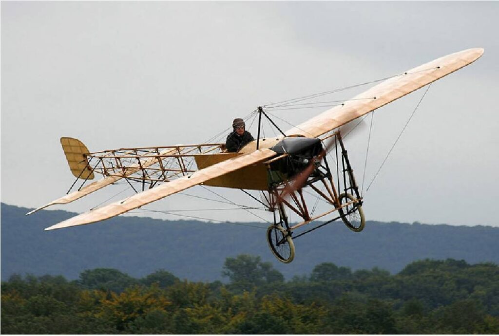 Prima călătorie aviatică modernă din istorie. Louis Blériot primul om care a zburat din Europa în Mare Britanie