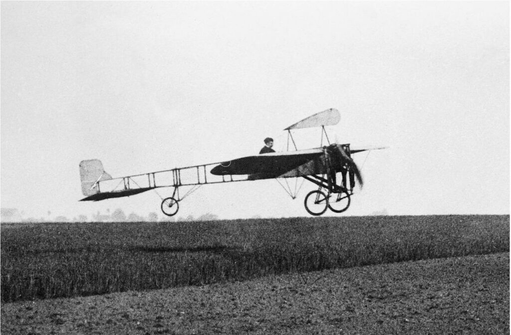 Prima călătorie aviatică modernă din istorie. Louis Blériot primul om care a zburat din Europa în Mare Britanie