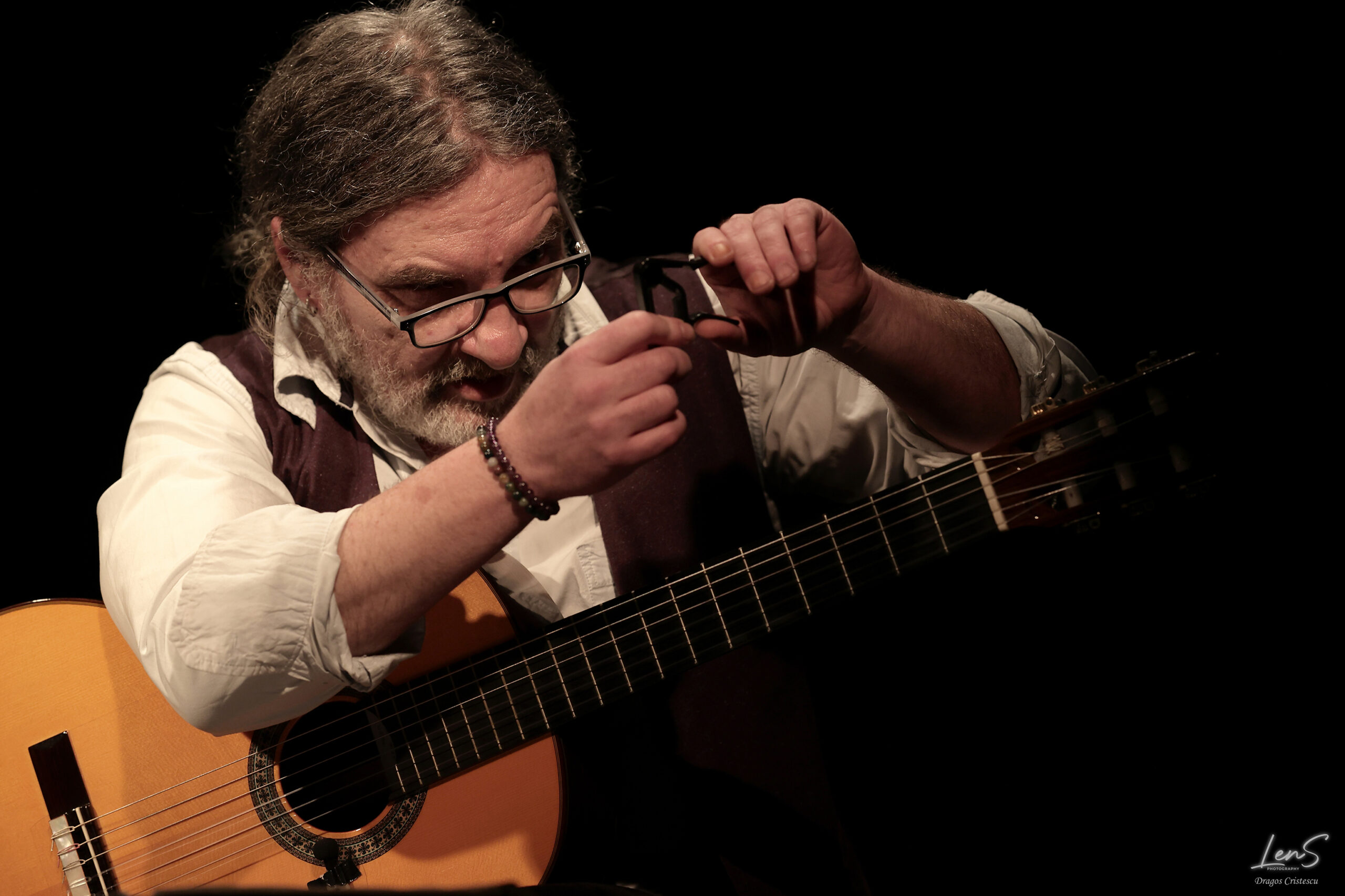 Primul recital de chitară al anului este, în chip grăitor, unul de neratat: îndrăgitul chitarist Maxim Belciug